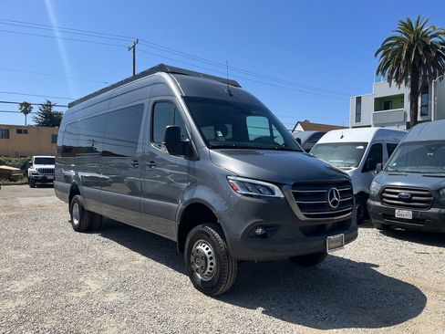 Used 2024 Mercedes-Benz Sprinter 3500 image 3