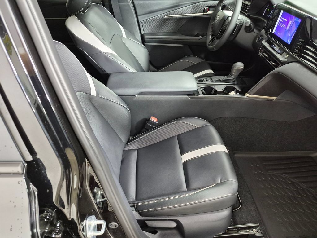 Used 2026 Toyota Camry SE FWD image 27