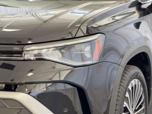 New 2026 Volkswagen Taos SE image 11
