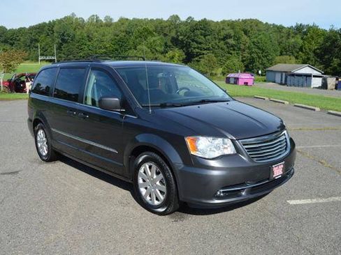Used 2015 Chrysler Town & Country Touring FWD image 61