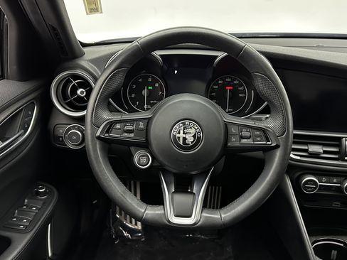 Used 2022 Alfa Romeo Giulia Ti image 26
