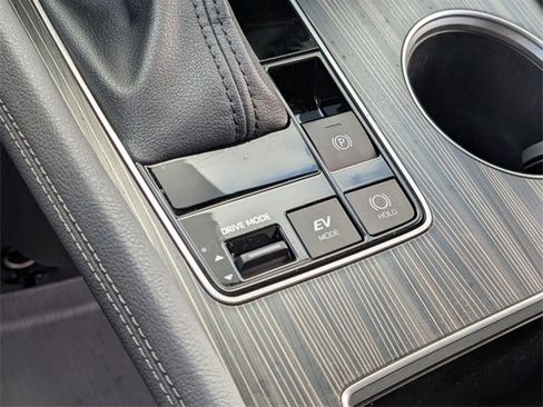 Used 2024 Toyota Sienna Limited image 28