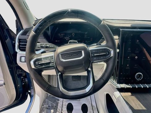 Used 2024 GMC Acadia Denali w/ Super Cruise Package FWD image 11