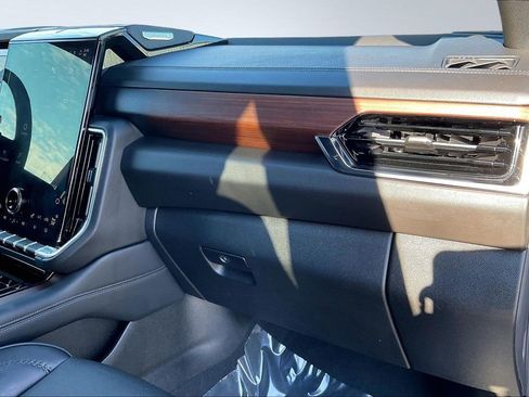 Used 2025 GMC Yukon Denali image 17