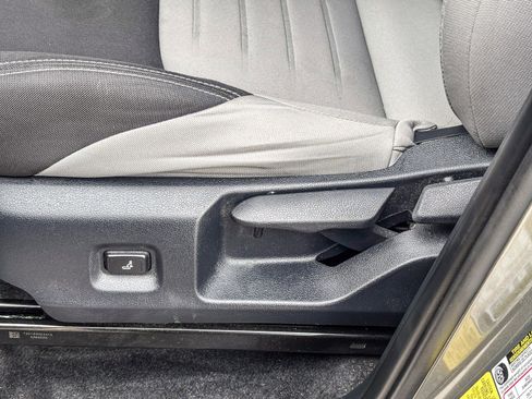 Certified 2025 Toyota Tacoma TRD Off-Road image 23