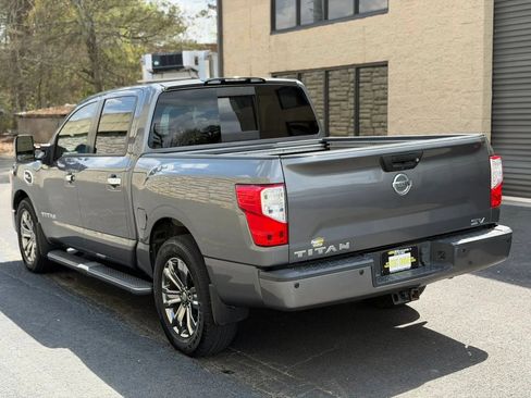 Used 2017 Nissan Titan SV RWD image 8