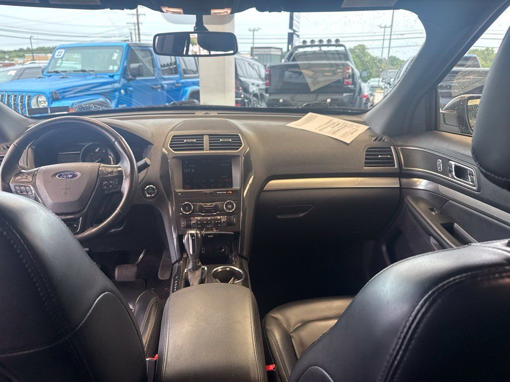 Used 2019 Ford Explorer XLT w/ Equipment Group 202A AWD/4WD image 14