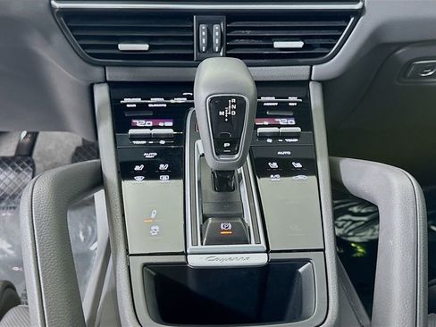 Used 2021 Porsche Cayenne Coupe image 19