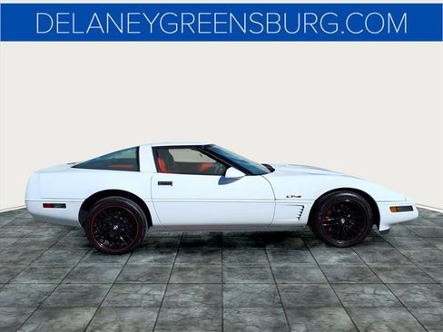 Used 1996 Chevrolet Corvette Coupe image 2
