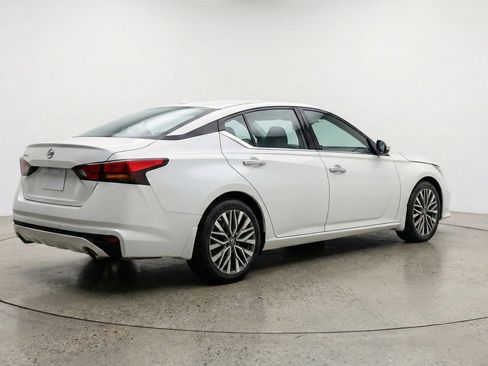 Used 2025 Nissan Altima 2.5 SV FWD image 9