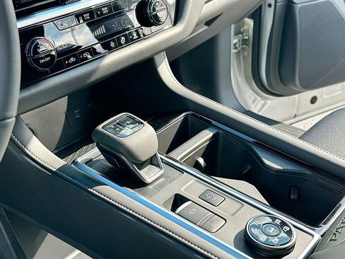 New 2025 Nissan Pathfinder SV image 11