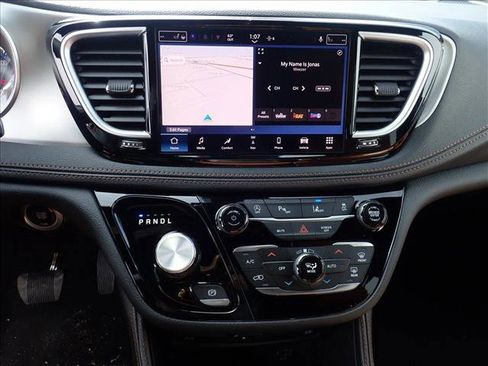 New 2026 Chrysler Pacifica Pinnacle image 19