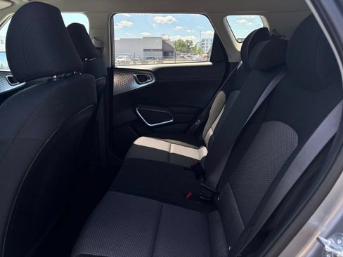 Used 2025 Kia Soul LX w/ LX Technology Package FWD image 21