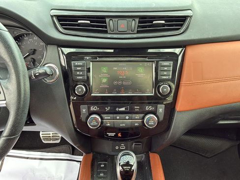 Used 2019 Nissan Rogue SL w/ Premium Package image 26