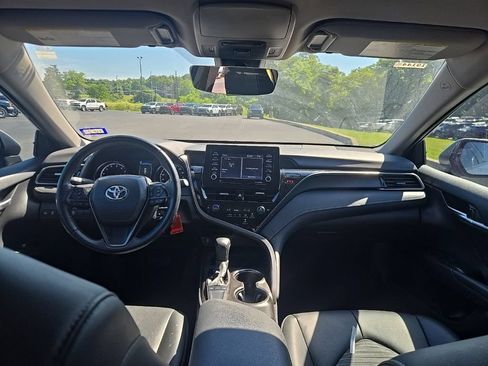 Used 2024 Toyota Camry SE FWD image 5