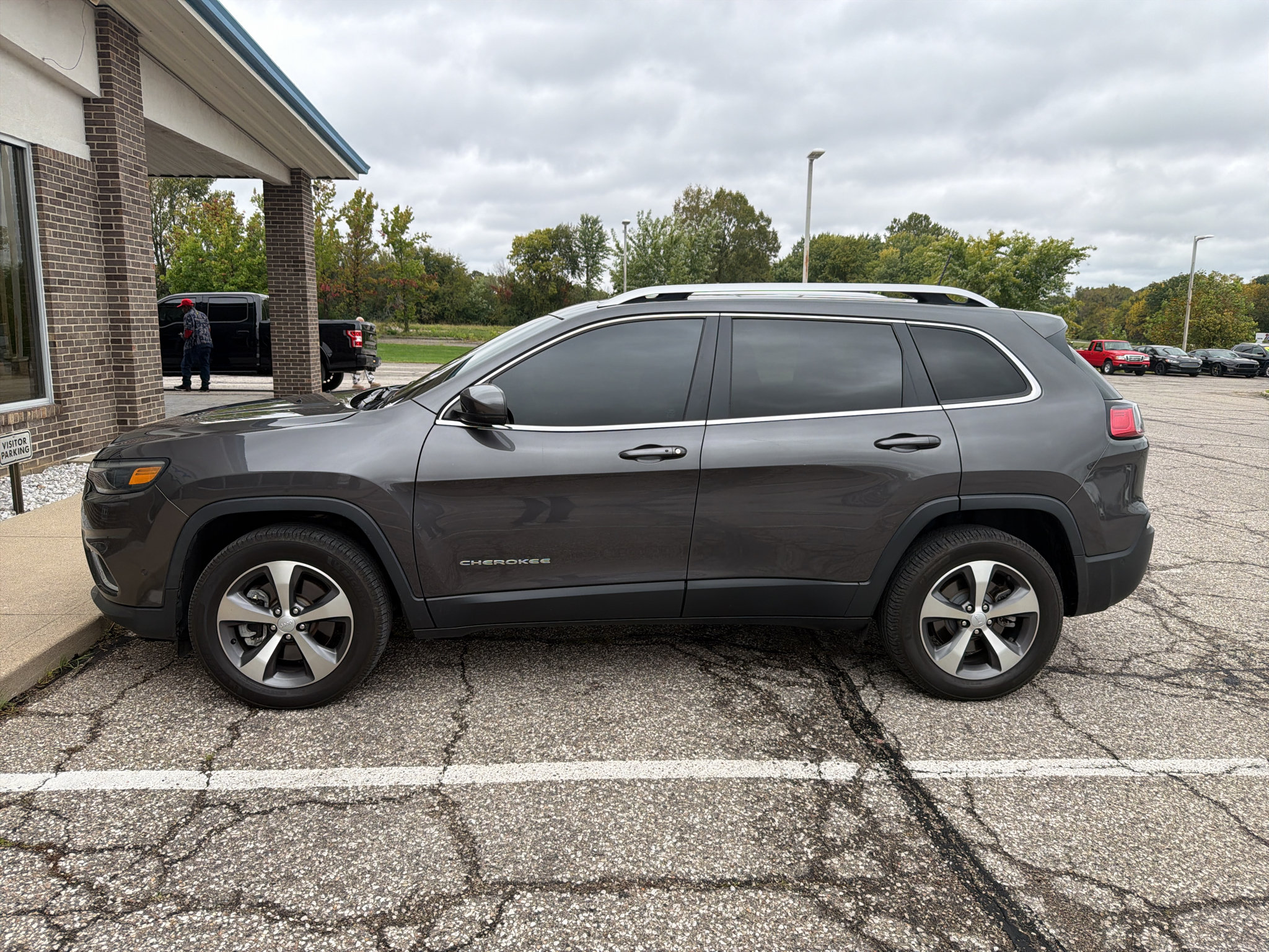 Used 2021 Jeep Cherokee Limited AWD/4WD image 2