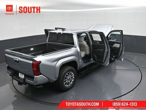 Used 2025 Toyota Tacoma Limited image 48