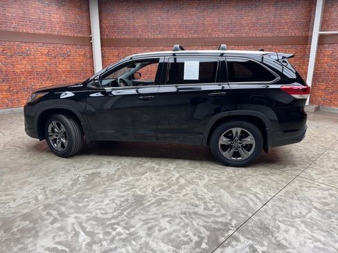 Used 2019 Toyota Highlander AWD V6 image 2
