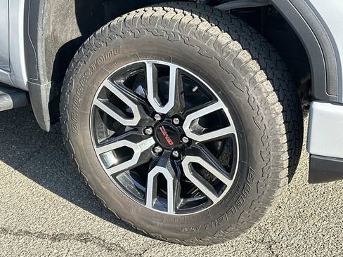 Used 2024 GMC Sierra 1500 AT4 w/ Technology Package AWD/4WD image 8