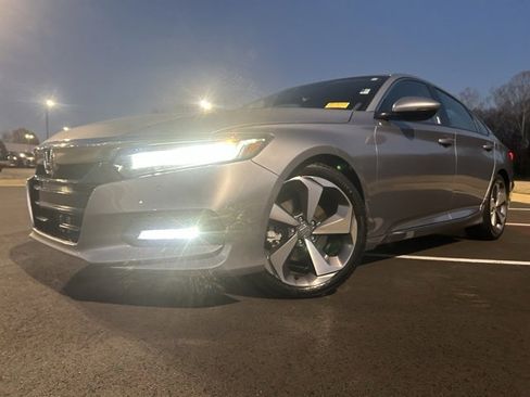 Used 2018 Honda Accord Touring image 10
