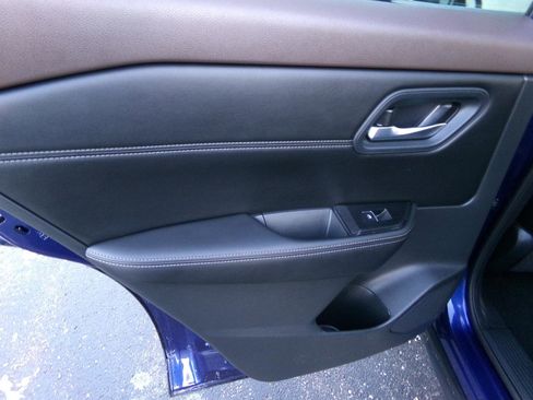 Used 2023 Nissan Rogue SL image 42