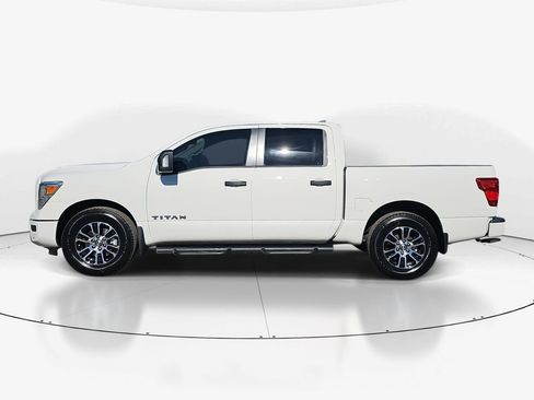 Used 2024 Nissan Titan SV w/ SV Convenience Package image 8
