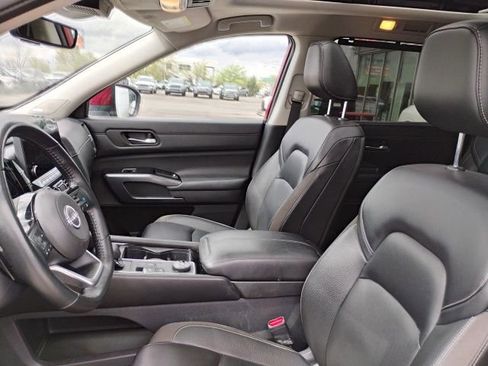 Used 2023 Nissan Pathfinder SL w/ SL Premium Package AWD/4WD image 16