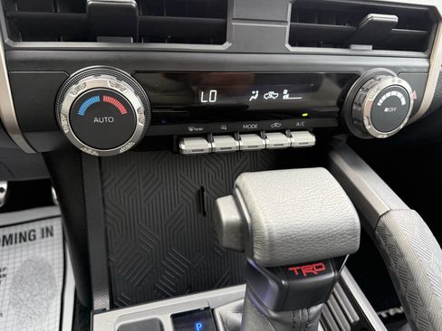 Used 2024 Toyota Tacoma TRD Sport AWD/4WD image 28