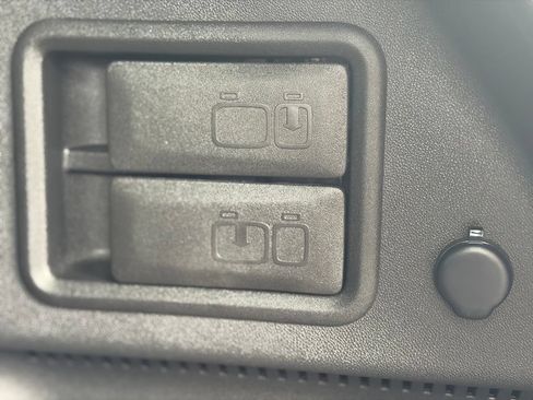 Used 2023 Chevrolet Equinox RS AWD/4WD image 10