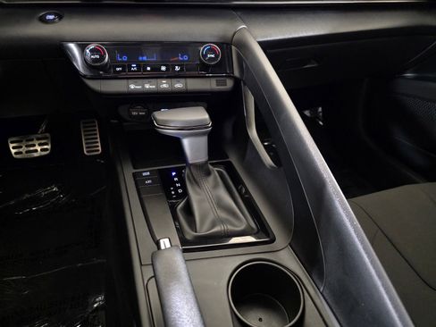 Certified 2025 Hyundai Elantra Sport image 27