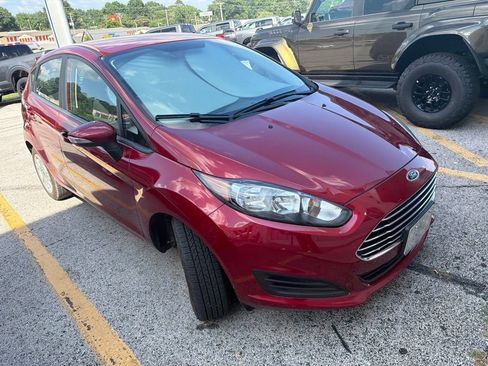 Used 2014 Ford Fiesta SE FWD image 3