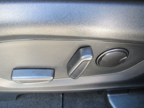 Used 2024 Ford Explorer XLT w/ Equipment Group 202A AWD/4WD image 10