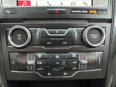 Used 2018 Ford Explorer XLT w/ Equipment Group 202A image 38