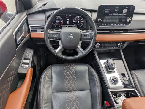 Used 2023 Mitsubishi Outlander SE image 29
