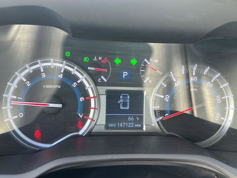 Used 2019 Toyota 4Runner SR5 AWD/4WD image 11