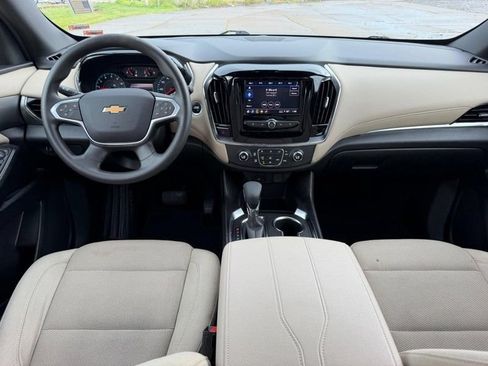Used 2022 Chevrolet Traverse LS FWD image 10