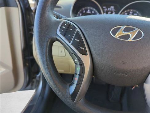 Used 2013 Hyundai Elantra GLS w/ Preferred Pkg image 14