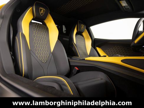 Used 2024 Lamborghini Revuelto image 37