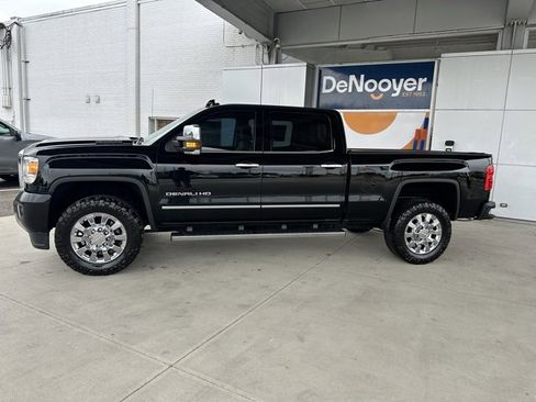 Used 2018 GMC Sierra 2500 Denali w/ Duramax Plus Package image 17