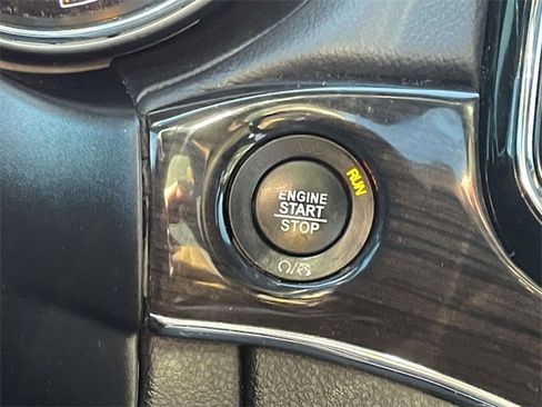 Used 2019 Jeep Grand Cherokee Overland image 24