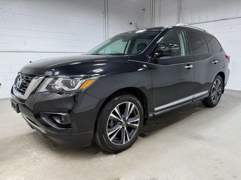 Used 2017 Nissan Pathfinder Platinum image 1