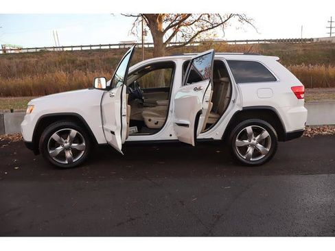 Used 2013 Jeep Grand Cherokee Limited w/ Trailer Tow Group image 21