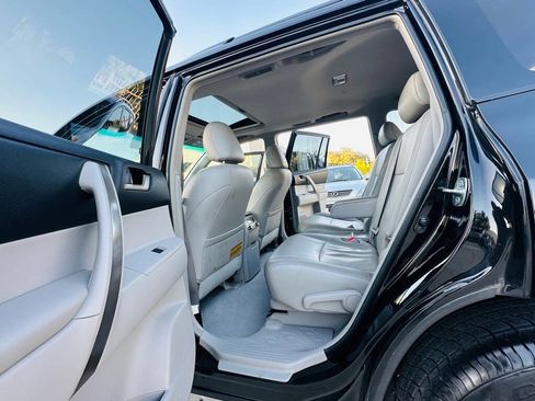 Used 2010 Toyota Highlander SE image 15