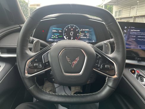 Used 2024 Chevrolet Corvette Stingray Preferred Cpe RWD image 17
