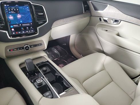 Certified 2024 Volvo XC90 B5 Plus w/ Protection Package Premier image 19