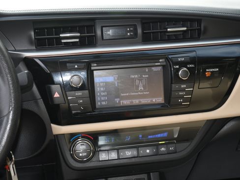 Used 2014 Toyota Corolla LE image 15