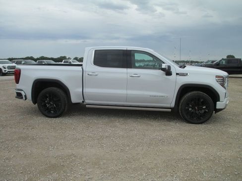 New 2026 GMC Sierra 1500 Denali w/ Denali Reserve Package AWD/4WD image 3
