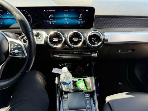 Used 2021 Mercedes-Benz GLB 250 4MATIC image 9