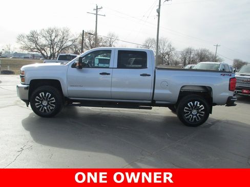 Used 2019 Chevrolet Silverado 2500 W/T w/ WT Convenience Package image 9