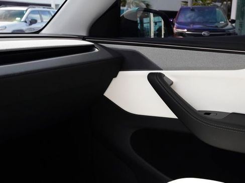 Used 2026 Tesla Model Y 2WD image 27